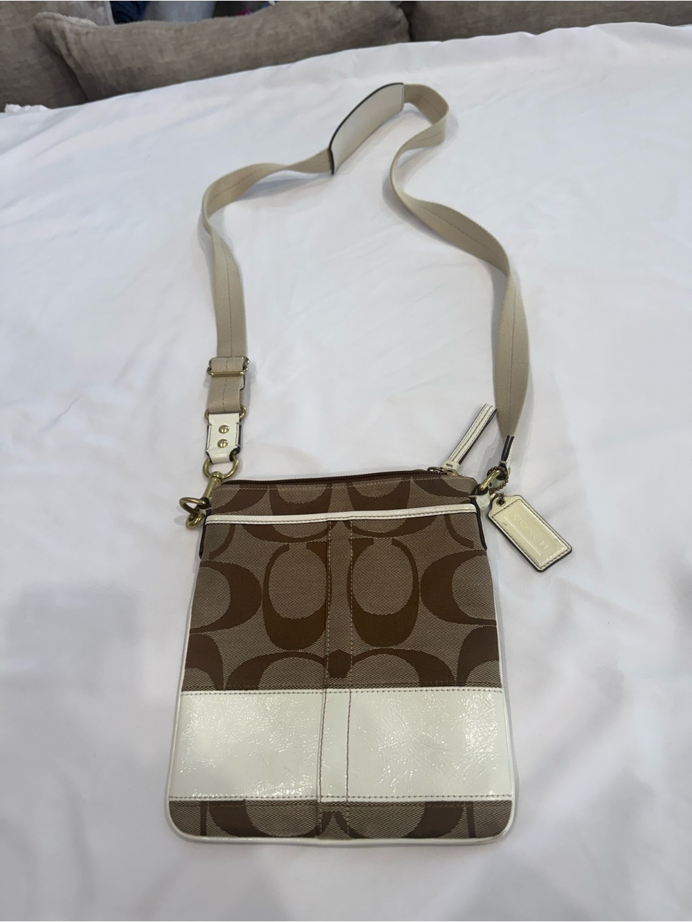 Coach Signature Brown and Cream Canvas Messenger Crossbody Top Zipper 41644